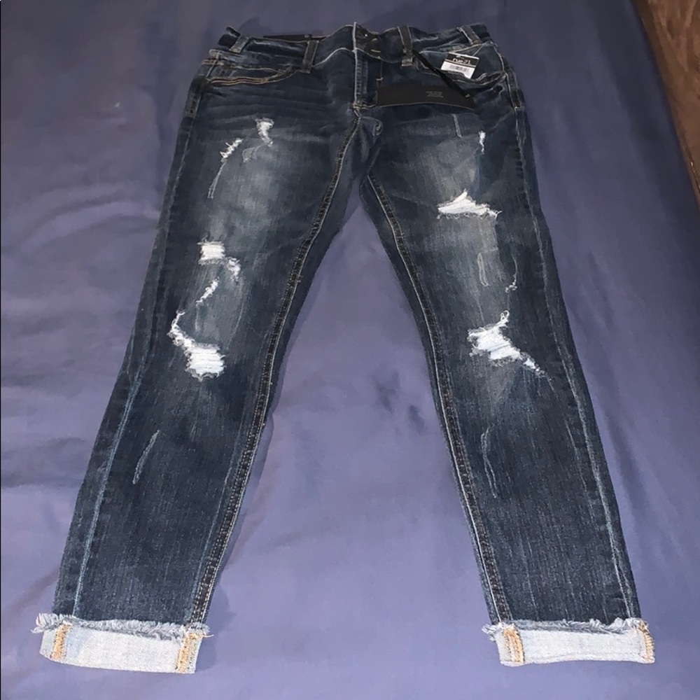 •NEW• Mid Rise Straight legged Jeans